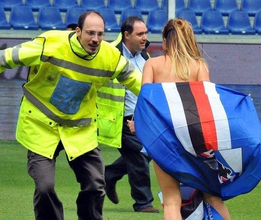 彩者通过门 彩者通过门